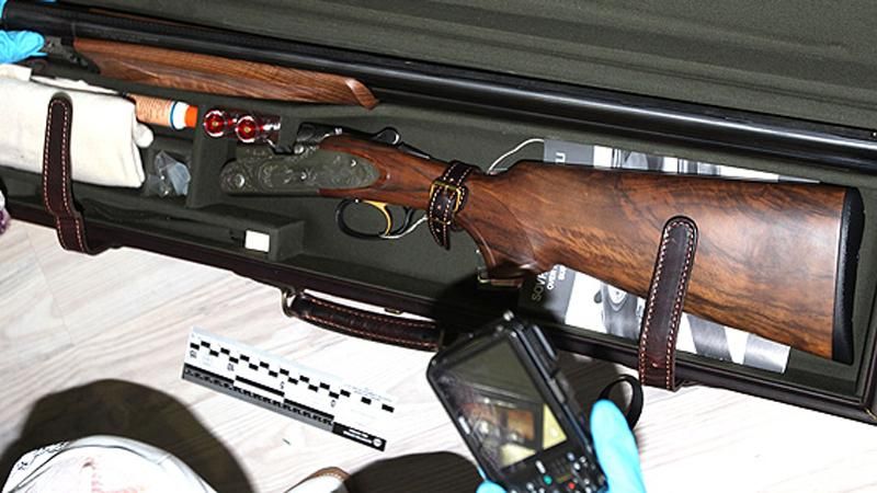 Як обшукували квартиру з коштовностями Азарова: з'явилося відео Як обшукували квартиру з коштовностями Азарова: з'явилося відео