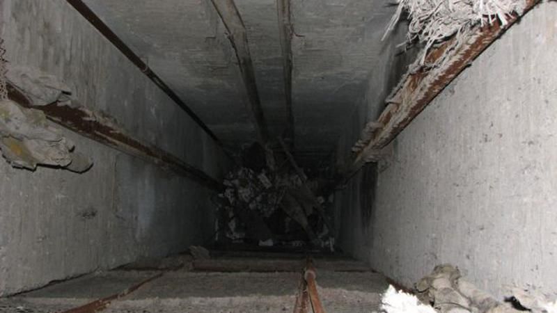 Мужчина во время работы с 4 этажа упал в шахту лифта во Львове