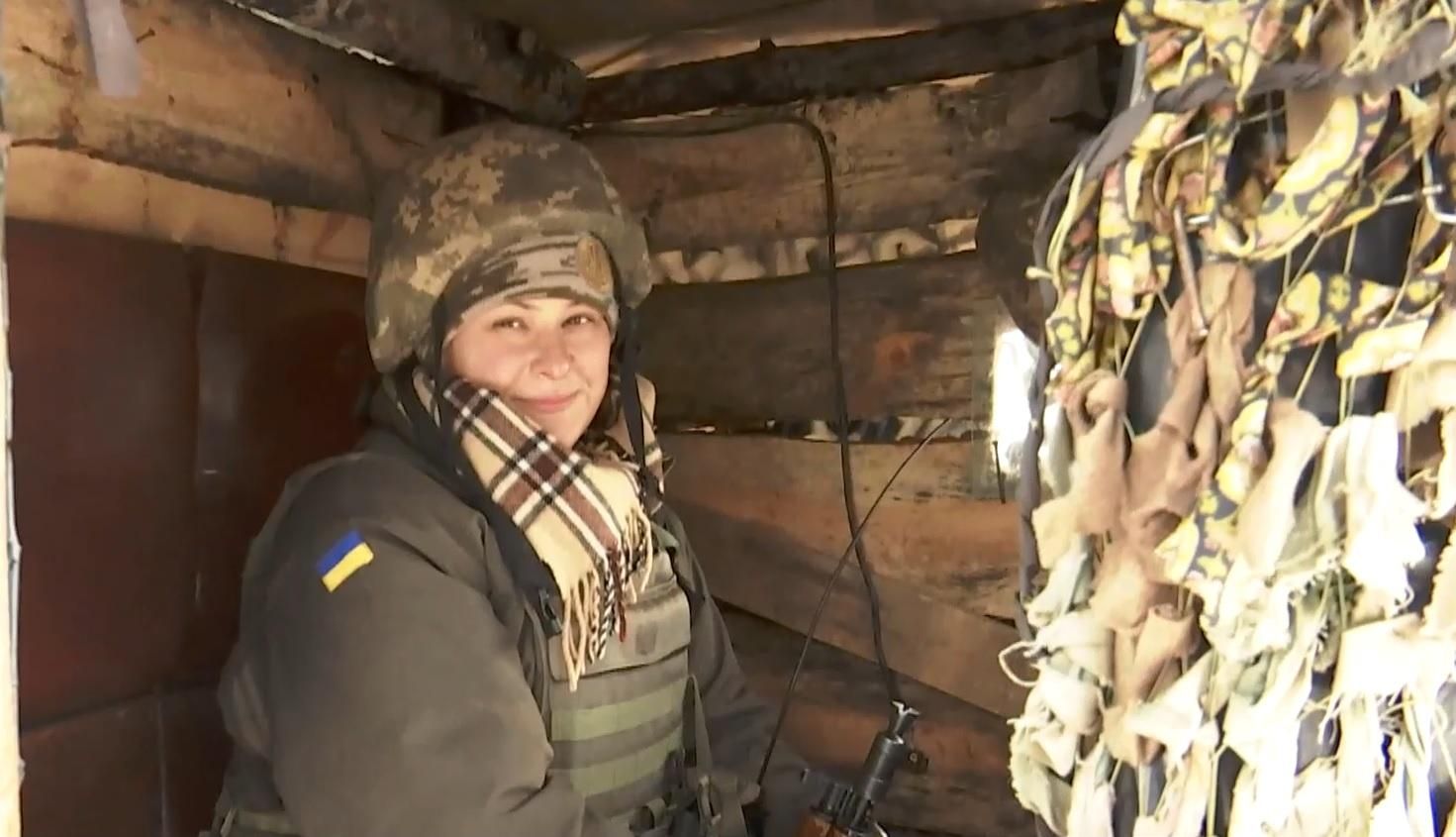 Як на передовій пліч-о-пліч служать чоловіки та жінки Як на передовій пліч-о-пліч служать чоловіки та жінки