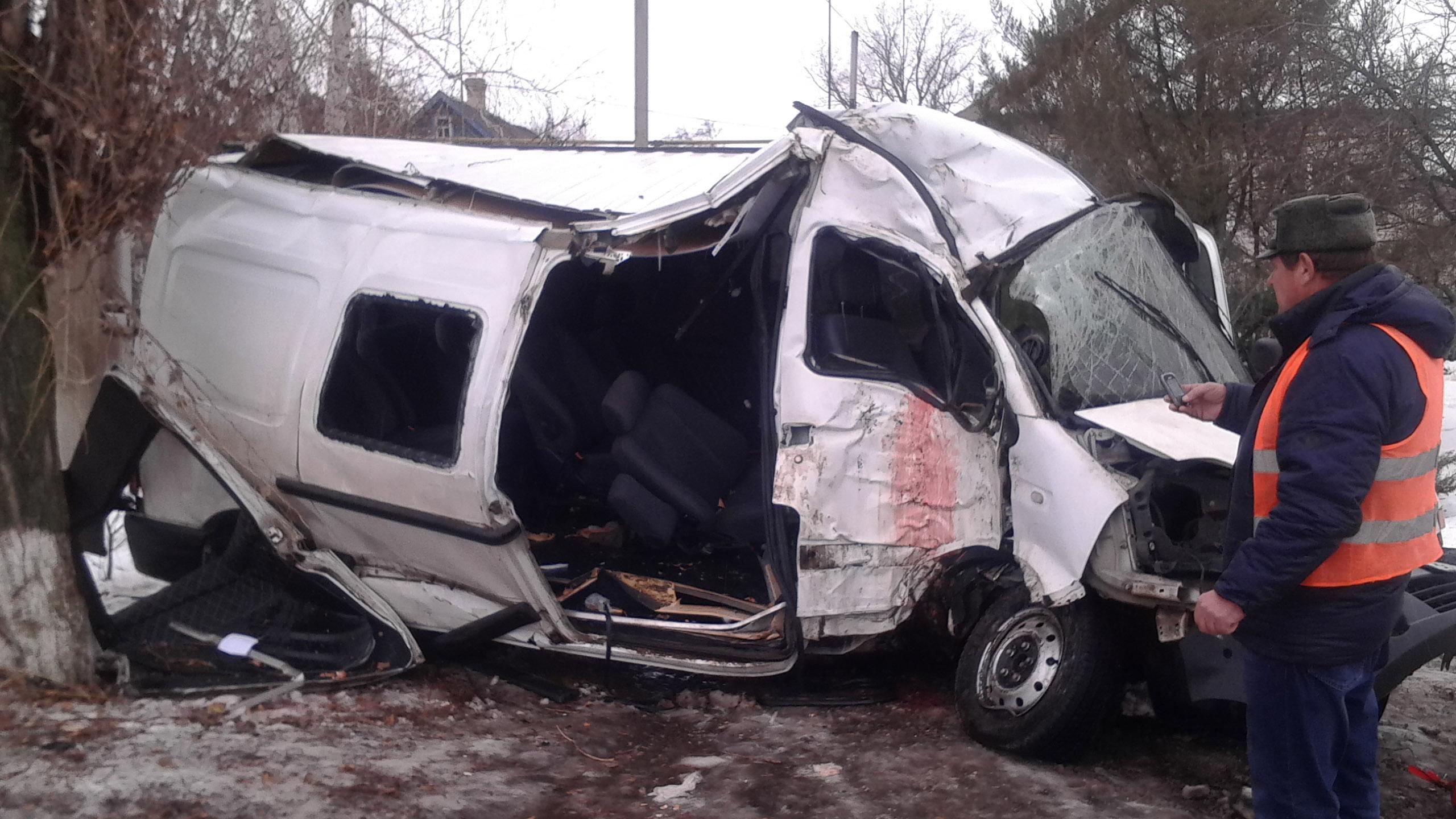 Аварія з маршруткою на Луганщині: 2-річна дитина потрапила до лікарні Аварія з маршруткою на Луганщині: 2-річна дитина потрапила до лікарні