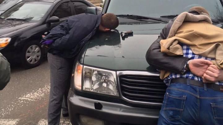 Бійці з корупцією та поліцейський погоріли на хабарі в Одесі Бійці з корупцією та поліцейський погоріли на хабарі в Одесі