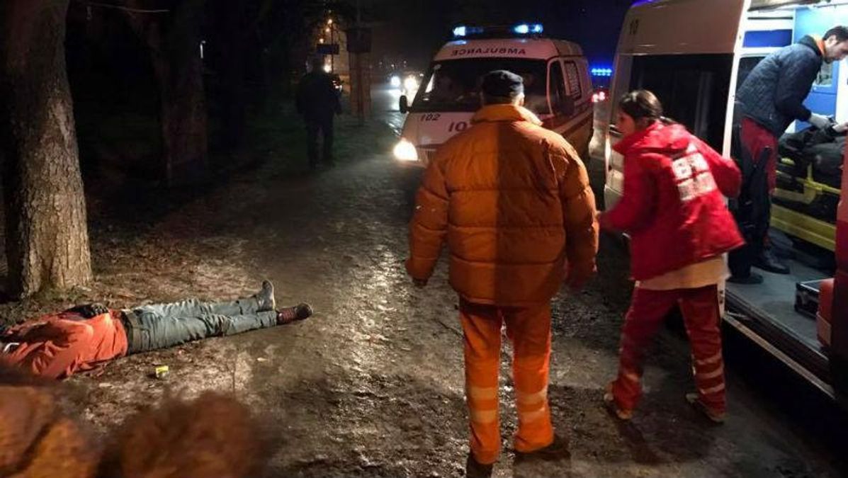 Пьяный СБУшник сбил двух человек Пьяный СБУшник сбил двух человек