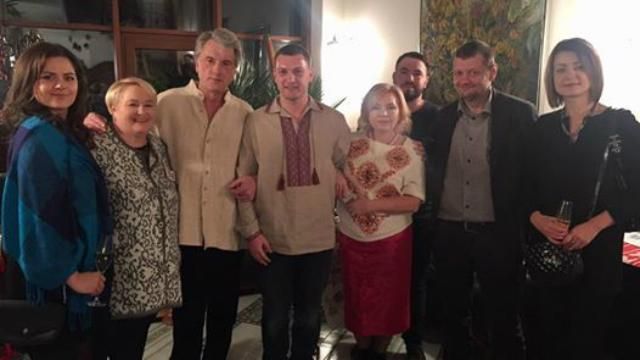 Як Ющенко депутатів і артистів до себе на вечорниці запросив Як Ющенко депутатів і артистів до себе на вечорниці запросив