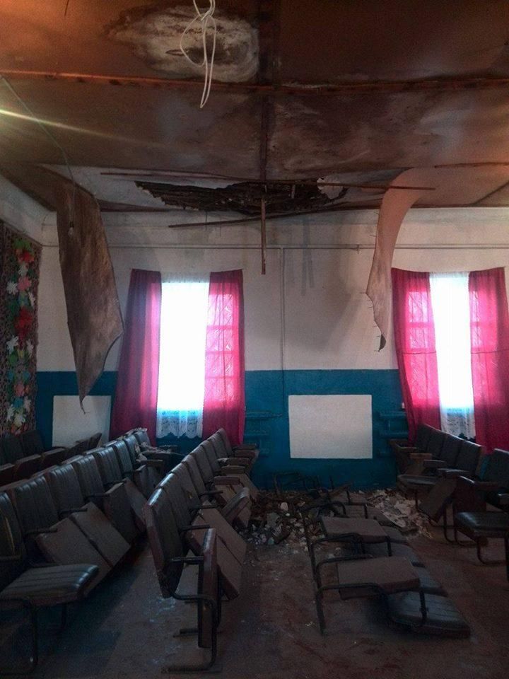 Экстремальные выборы: на избирательном участке обрушилась крыша Экстремальные выборы: на избирательном участке обрушилась крыша