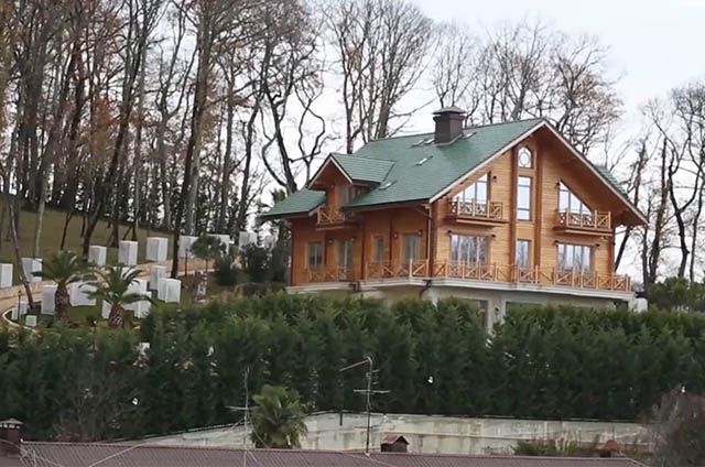 З’явилися фото будинку в Сочі, де, ймовірно, живе Янукович