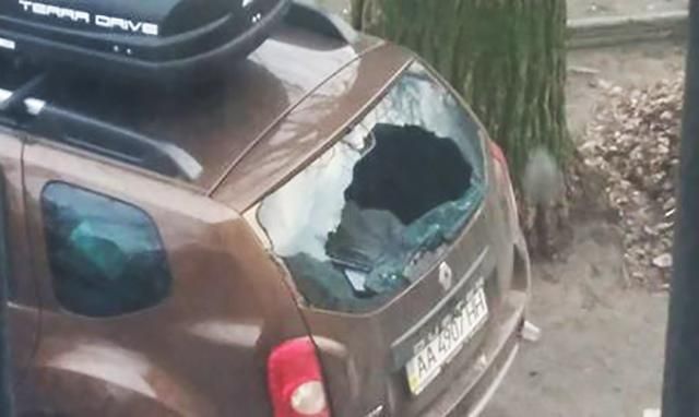 Невідомі побили та пограбували авто учасника АТО у Києві