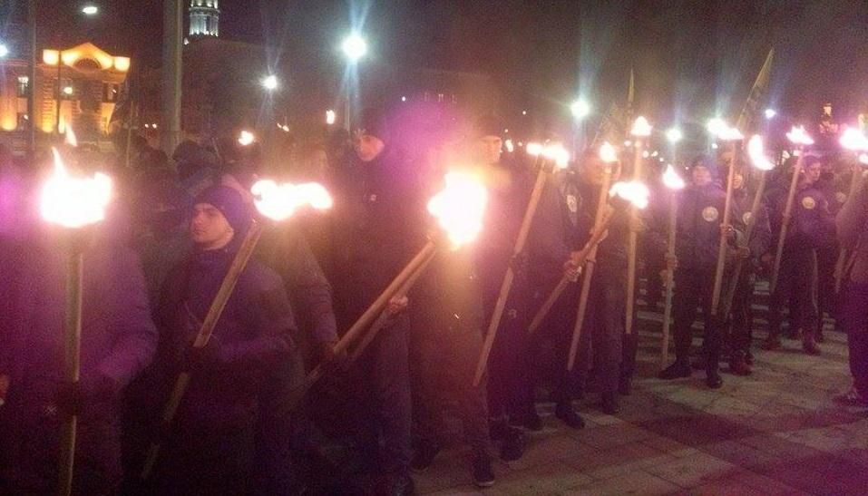 Харковом пройшов масштабний смолоскипний марш: опублікували фото та відео