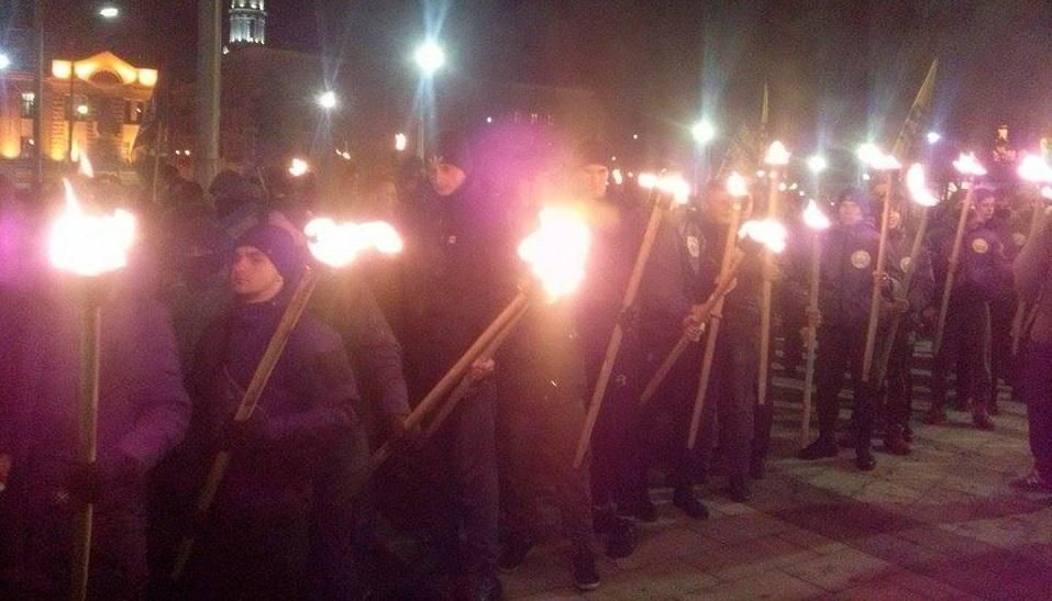 Харьковом прошел масштабный факельный марш: опубликовали фото и видео