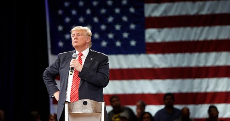 Трамп висміяв звіт ЦРУ та обмовився про другий термін президентства Трамп висміяв звіт ЦРУ та обмовився про другий термін президентства