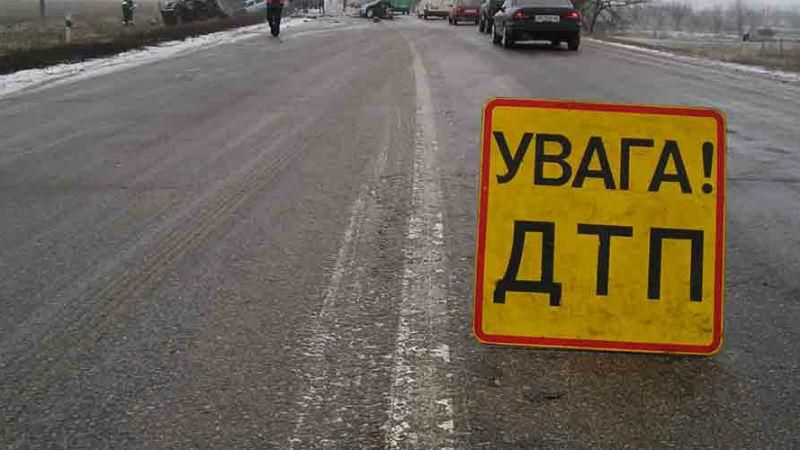 Жахлива ДТП під Львовом: двоє людей загинуло, багато отримали поранення Жахлива ДТП під Львовом: двоє людей загинуло, багато отримали поранення