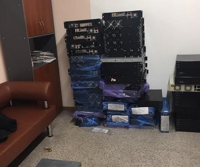 Цілу групу хакерів знешкодила СБУ на Харківщині Цілу групу хакерів знешкодила СБУ на Харківщині