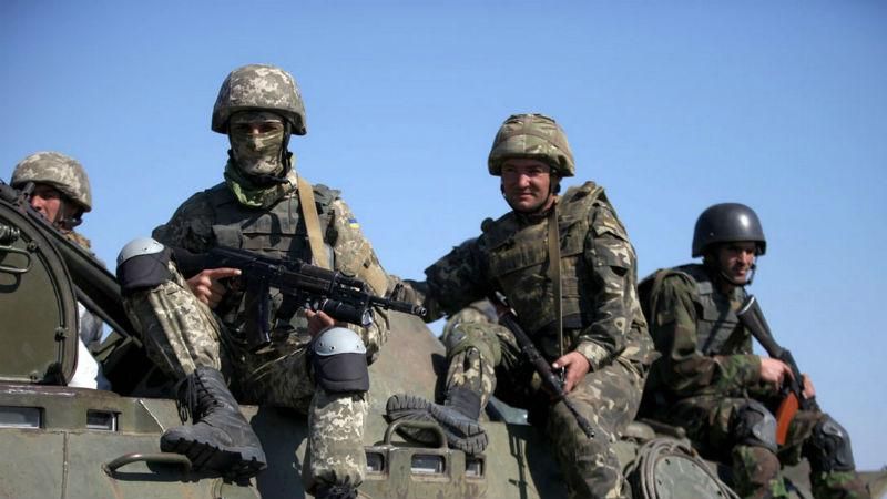 Дивіться в очі наших воїнів, – Муженко емоційно привітав українських піхотинців 