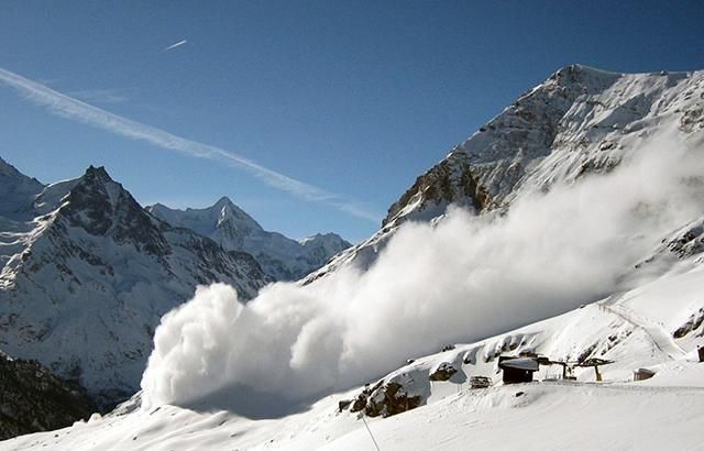 Украинцев предупреждают о сходе лавин в Карпатах Украинцев предупреждают о сходе лавин в Карпатах