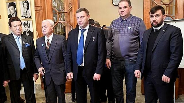 Бойовику Захарченку подарували у Москві пістолет з шоколаду