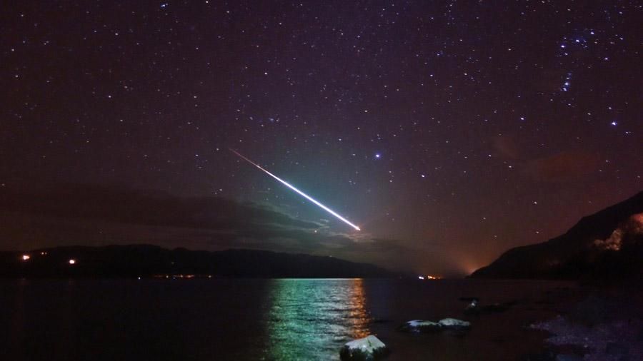 Яскравий метеор осяяв небо над Іспанією: з'явилося відео