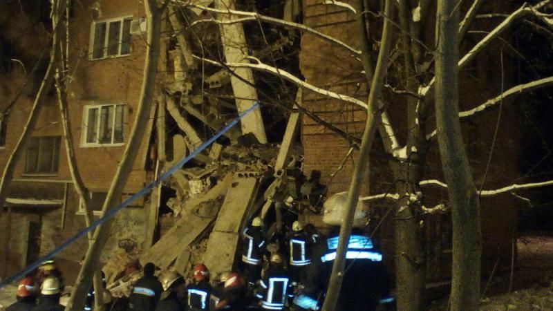 Взрыв в Чернигове: под завалами нашли мертвую женщину