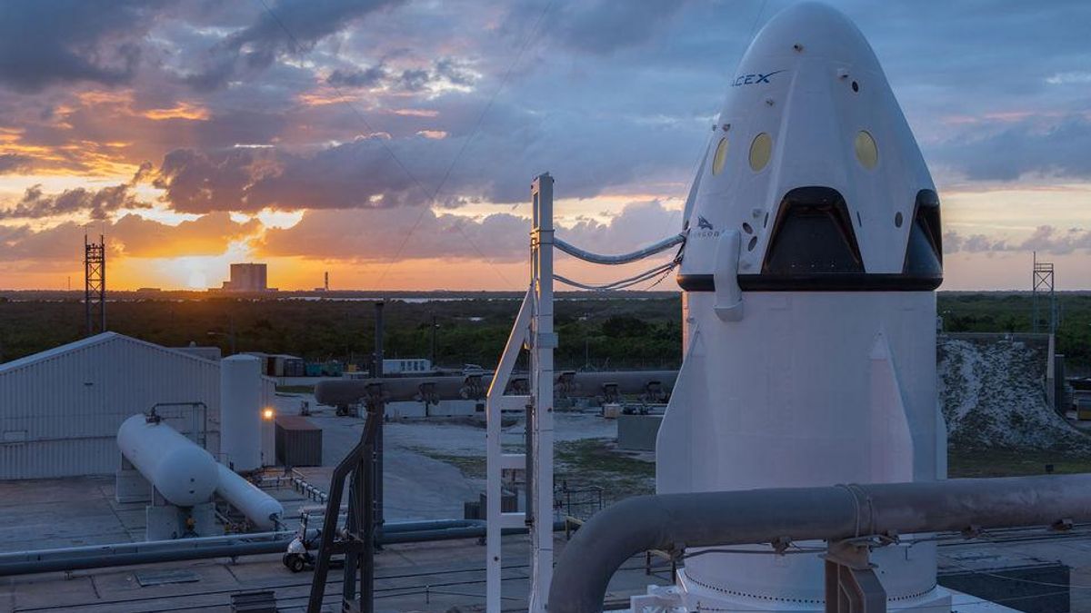 SpaceX переніс перший пілотований польот до МКС