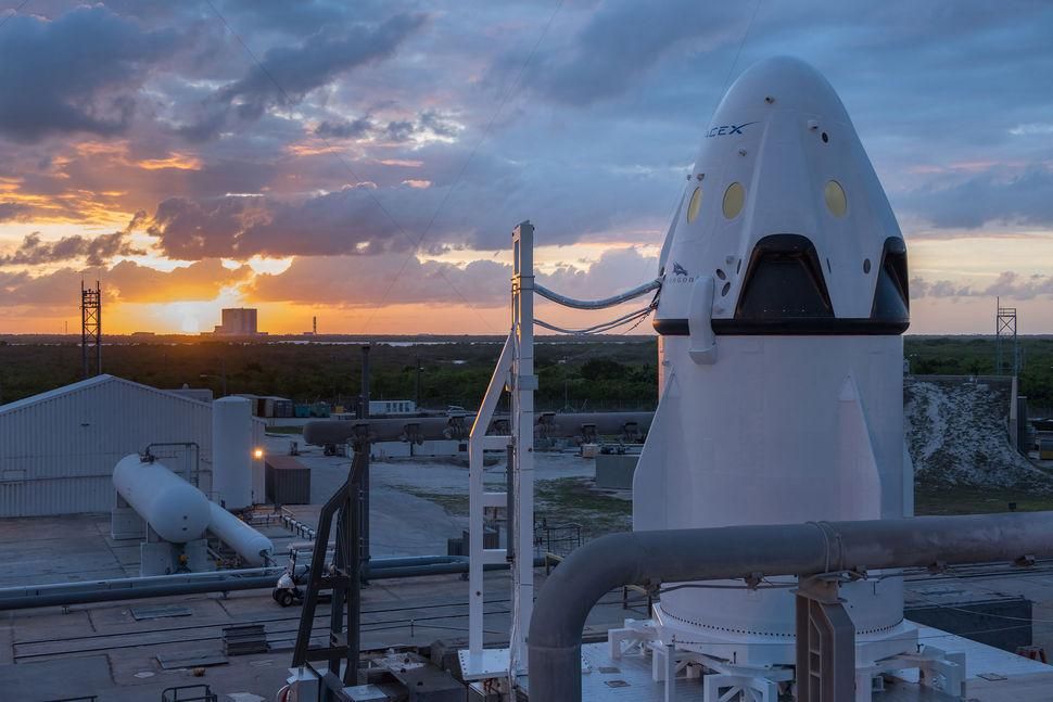 SpaceX переніс перший пілотований польот до МКС