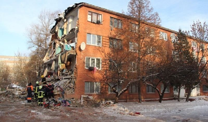 Опублікували фото обваленого будинку у Чернігові
