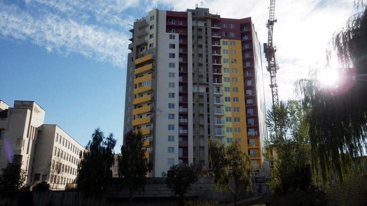 Самобуди Києва: як живуть мешканці будинків-привидів