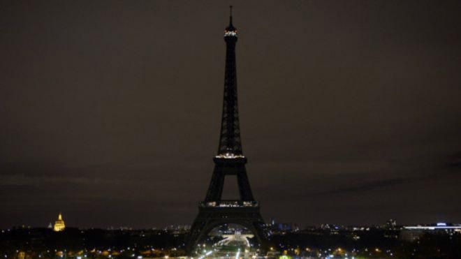 На Эйфелевой башне отключат подсветку в знак поддержки жителей Алеппо