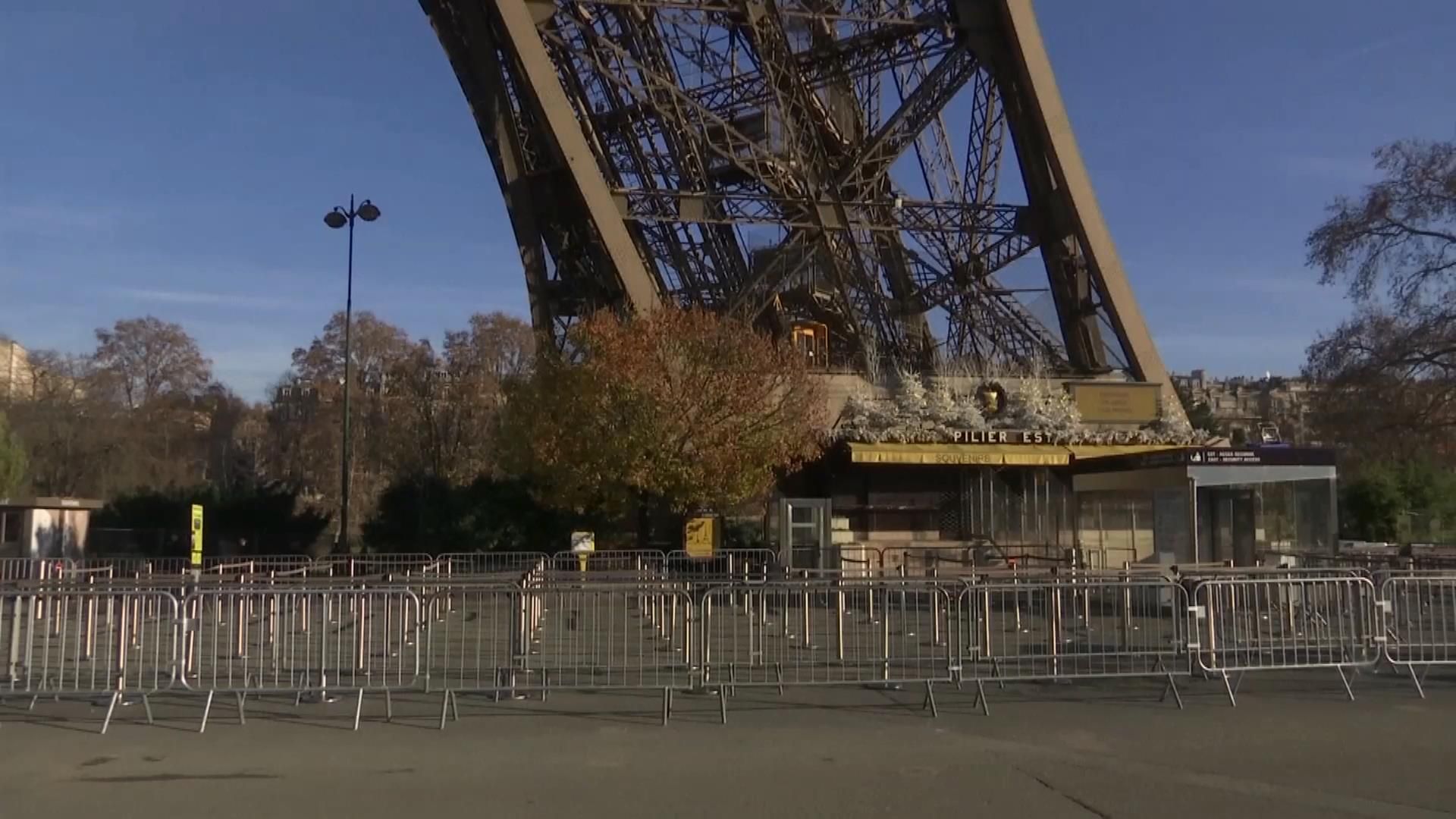 У Парижі страйкує Ейфелева вежа