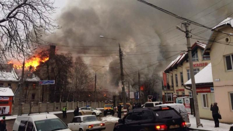 Масштабна пожежа на пивзаводі в Чернівцях: з'явились фото та відео