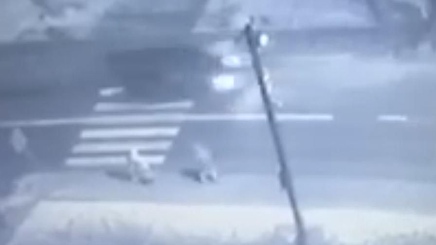 Соцсети шокировало страшное ДТП во Львове: женщину отбросило на несколько метров