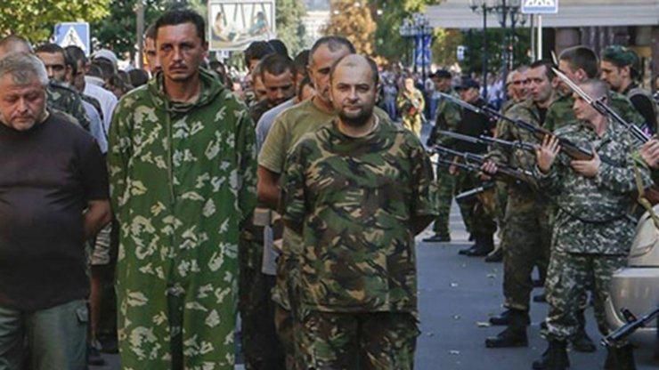 Скількох полонених українців намагалися завербувати бойовики: дані СБУ