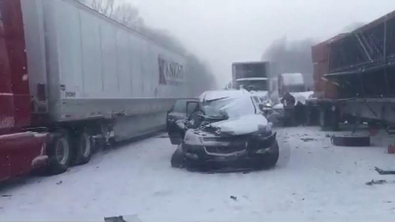 Более 50 машин столкнулись в США из-за метели Более 50 машин столкнулись в США из-за метели