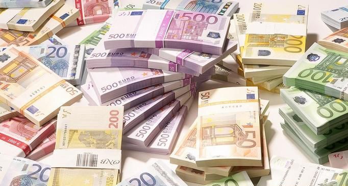 Готівковий курс валют 16 грудня: євро різко подешевшав наприкінці тижня