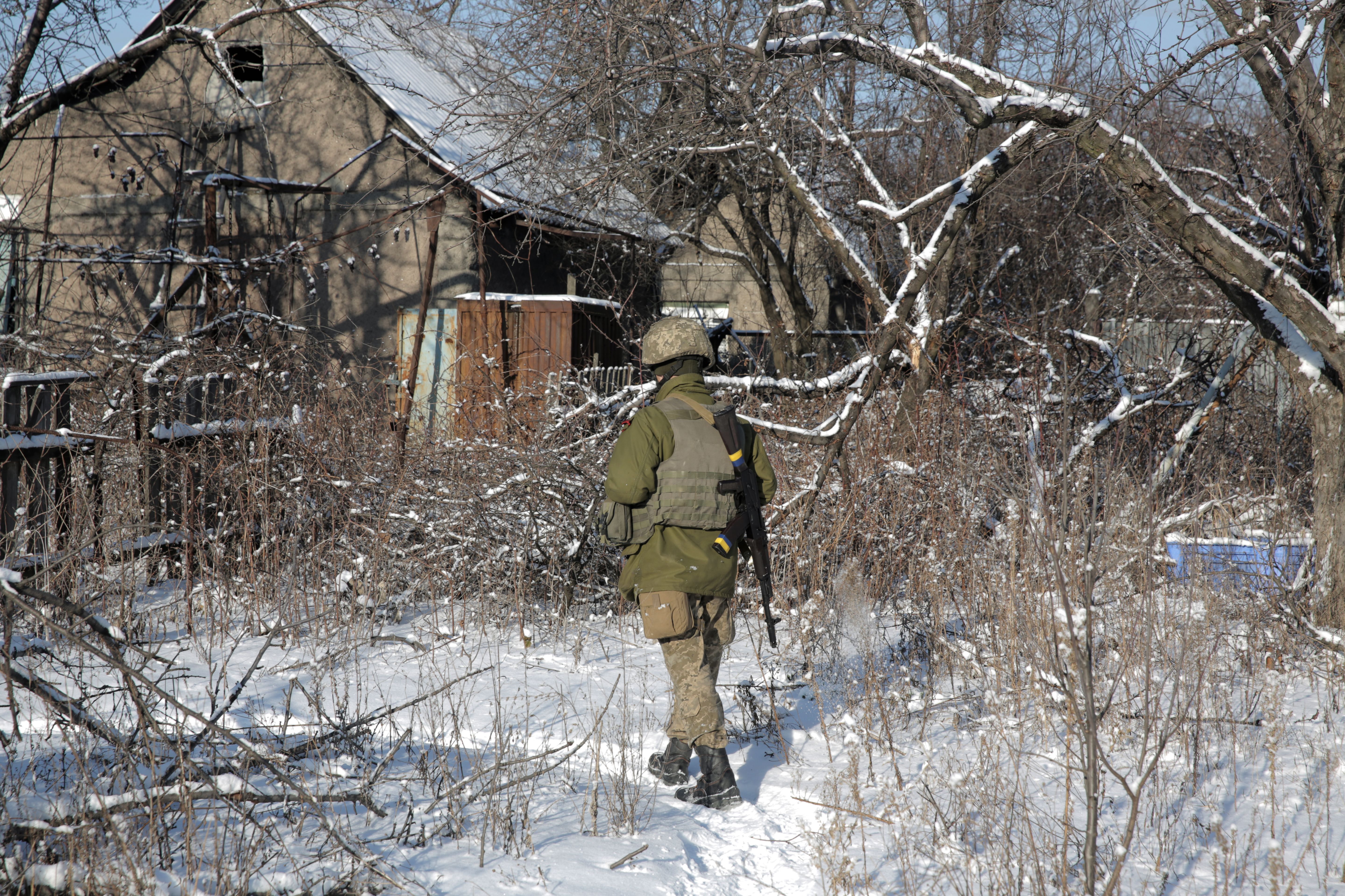 Авдеевскую промзону замело снегом: красноречивые фото с фронта Авдеевскую промзону замело снегом: красноречивые фото с фронта