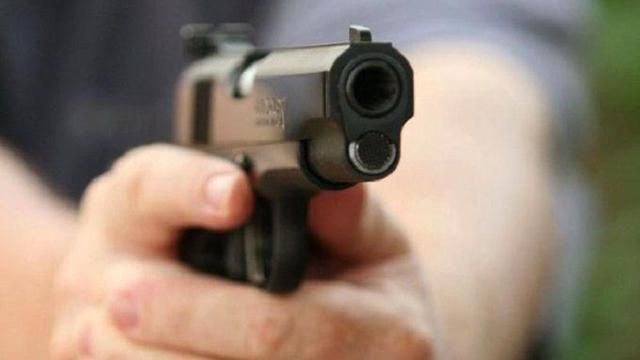 Жінка влаштувала стрілянину в Івано-Франківську Жінка влаштувала стрілянину в Івано-Франківську