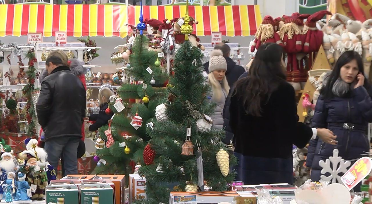 Нова мода на новорічні прикраси: як безпечно одягнути ялинку Нова мода на новорічні прикраси: як безпечно одягнути ялинку