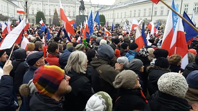 В Польше возобновились массовые протесты