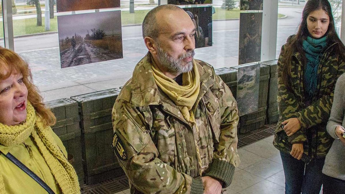 Воїн АТО потролив росіян відтворенням відомої світлини Воїн АТО потролив росіян відтворенням відомої світлини