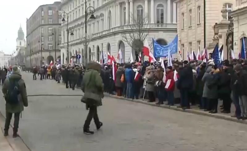 До Варшави стягують правоохоронців: протестувальники пообіцяли масштабний мітинг
