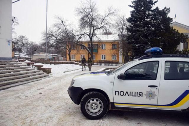 Журналісти почубилися на виборчій дільниці на Донечині Журналісти почубилися на виборчій дільниці на Донечині