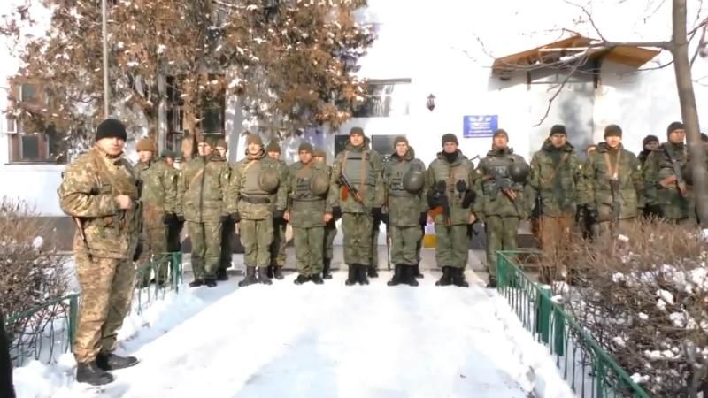 Місця проведення виборів охороняють у стані підвищеної бойової готовності
Місця проведення виборів охороняють у стані підвищеної бойової готовності