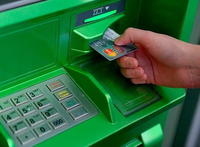 Через ажіотаж з банкоматами "Приватбанку" виникли проблеми в Одесі