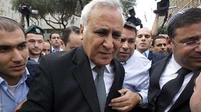 Экс-президента Израиля досрочно выпустят из тюрьмы