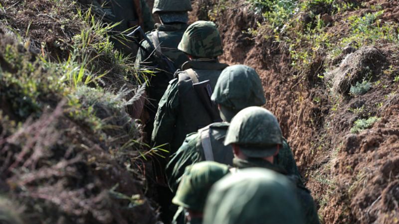 Бойовики атакували з танку, снаряди розірвалися біля школи: подробиці доби в АТО