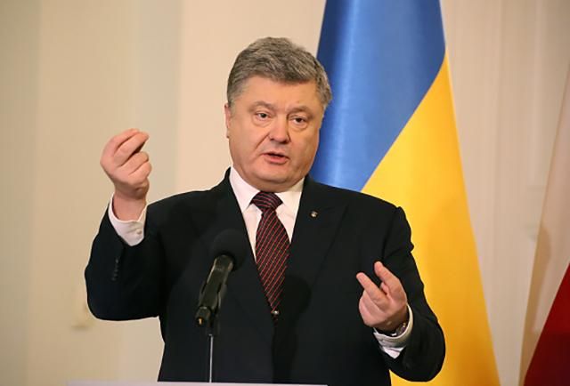 Порошенко обещает клиентам "Приватбанка" неприкосновенность их денег Порошенко обещает клиентам "Приватбанка" неприкосновенность их денег