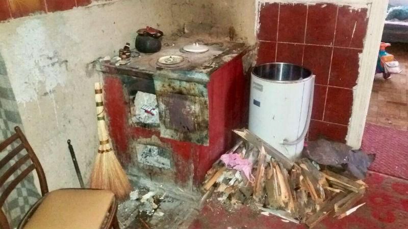 Горе-мать бросила детей в нечеловеческих условиях замерзать: шокирующие фото Горе-мать бросила детей в нечеловеческих условиях замерзать: шокирующие фото