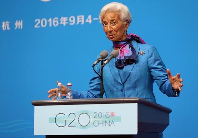 МВФ расхвалил Украину за национализацию "Приватбанка" МВФ расхвалил Украину за национализацию "Приватбанка"