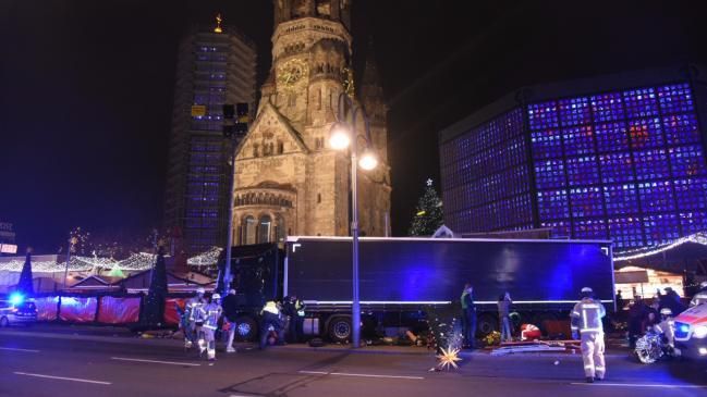 В Берлине грузовик въехал в рождественскую ярмарку. Есть жертвы