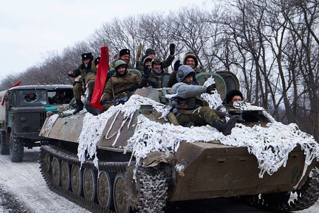 На Донбасі далі "спекотно": бойовики потужно гатили по Широкиному