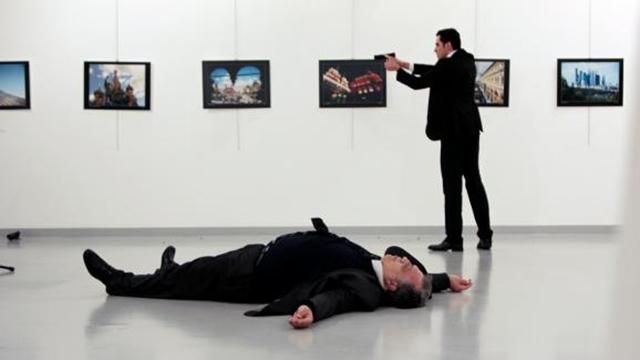 Фотограф став свідком вбивства посла Росії і розповів подробиці 