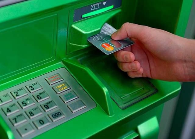 В "Приватбанке" заявили, что все банкоматы и сервисы работают стабильно