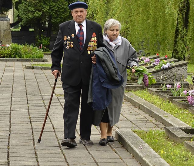 Пенсіонери можуть раніше отримати свої виплати за січень